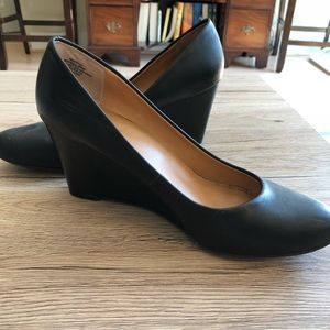 NEW Nine West Black Almond Toe Wedges - Size 9